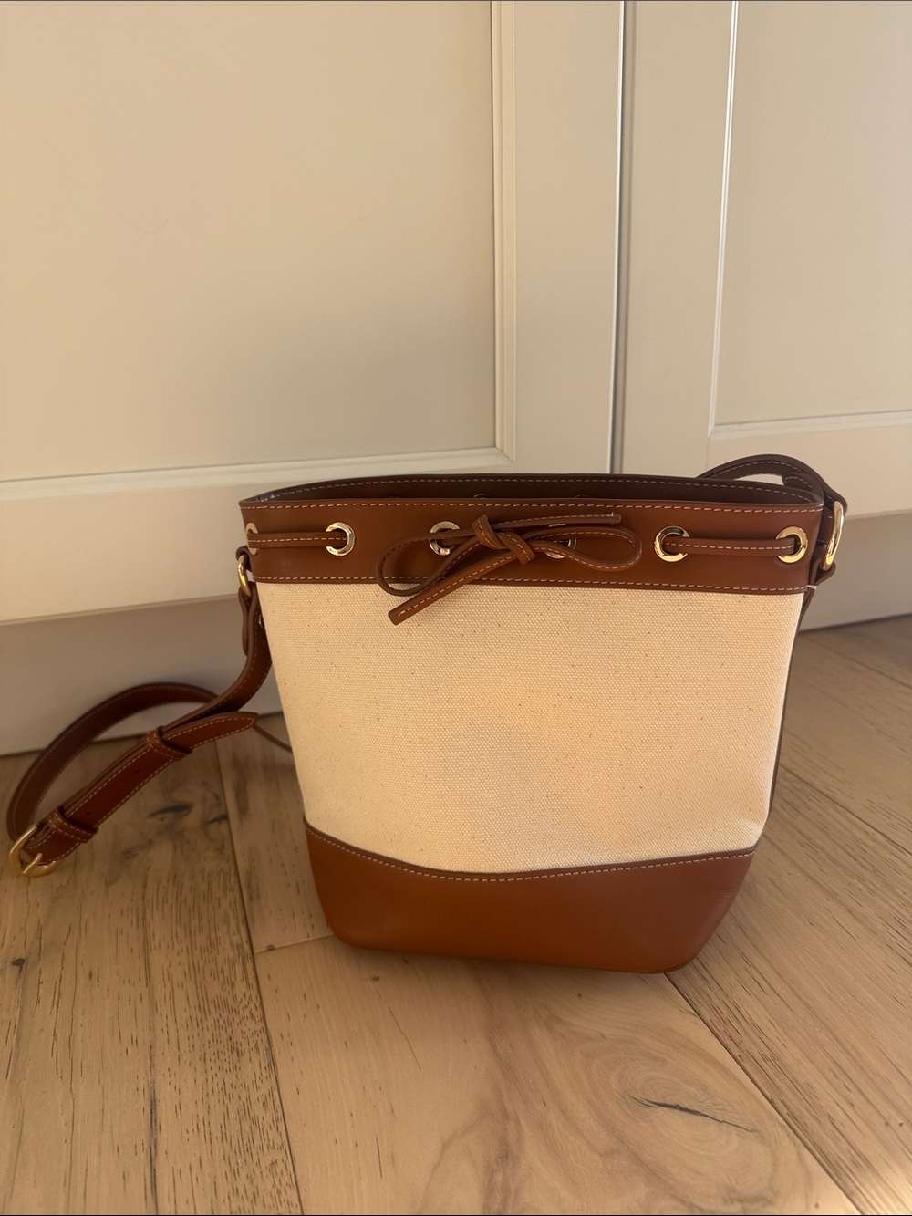 NWOT Vineyard Vines Cream Canvas and Brown Leather Crossbody Bucket Bag